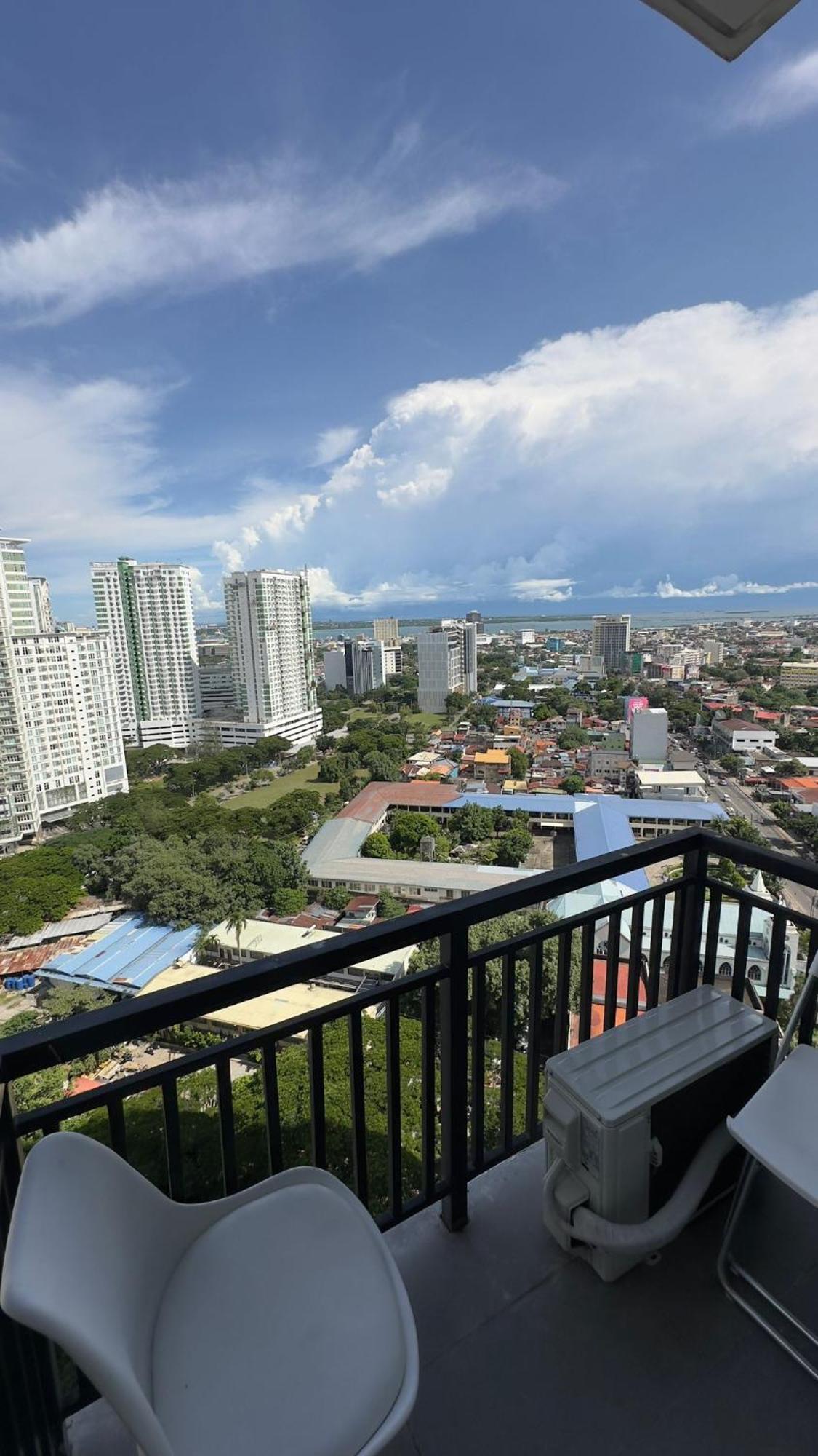 Modern & Comfy Studio - Steps From Ayala Mall, Cebu City Zewnętrze zdjęcie